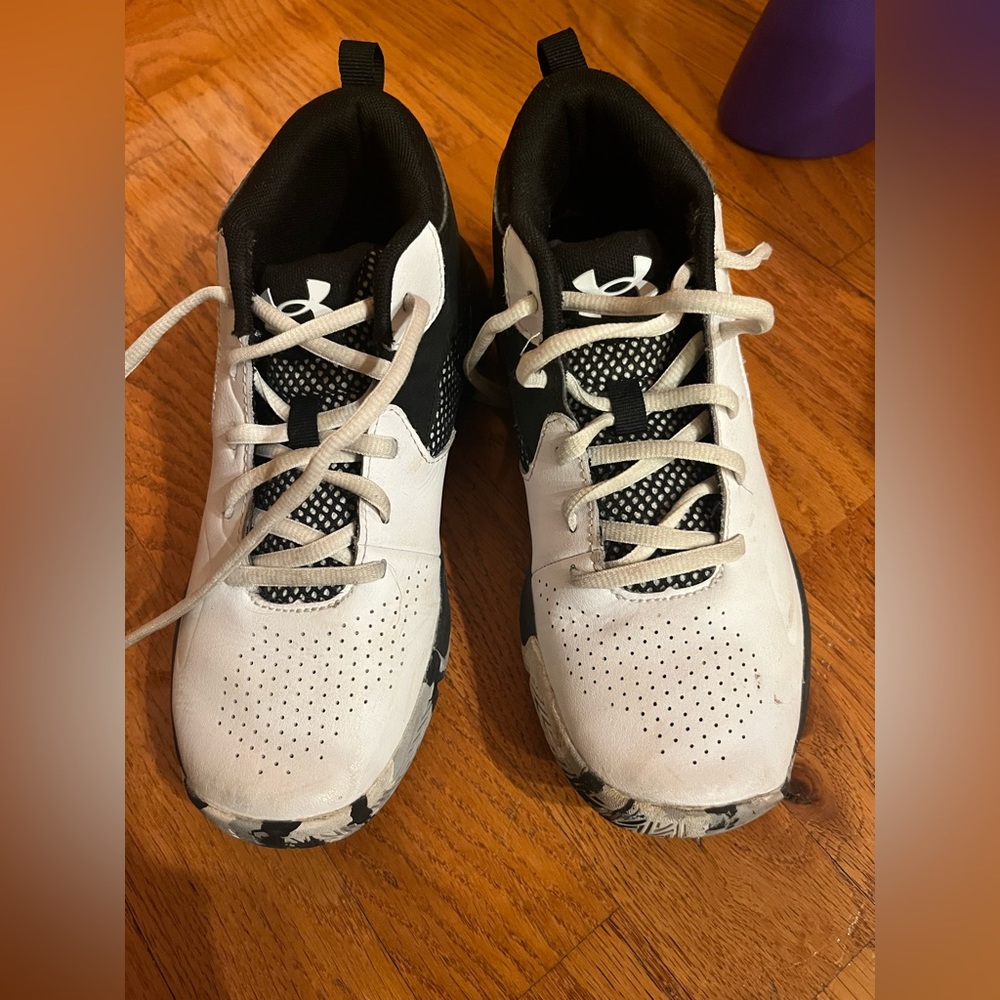 Boys under armor basketball shoes